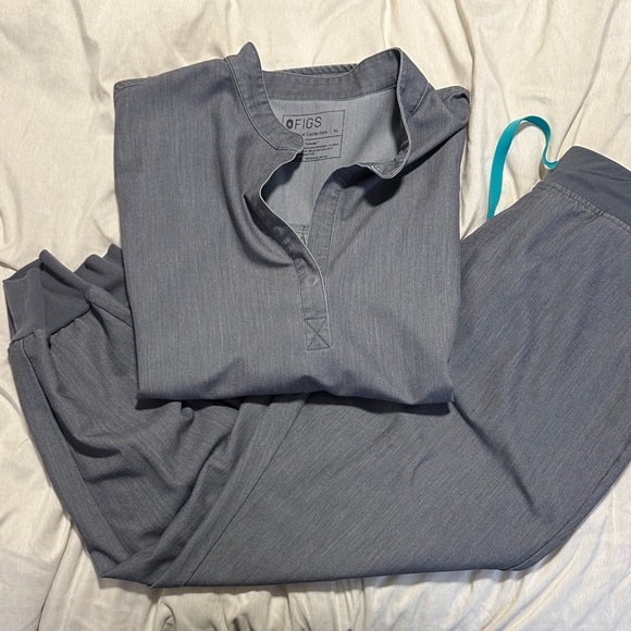 Figs Graphite Scrub set - Picture 2 of 6